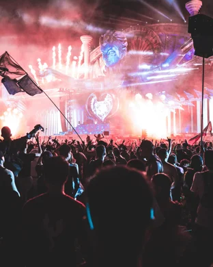 Dooms Night: Alesso, ARMNHMR, Cosmic Gate & Darren Styles
